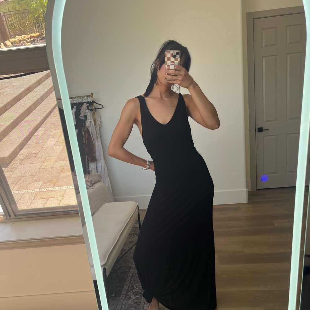 Chic Black Sleeveless Maxi Dress